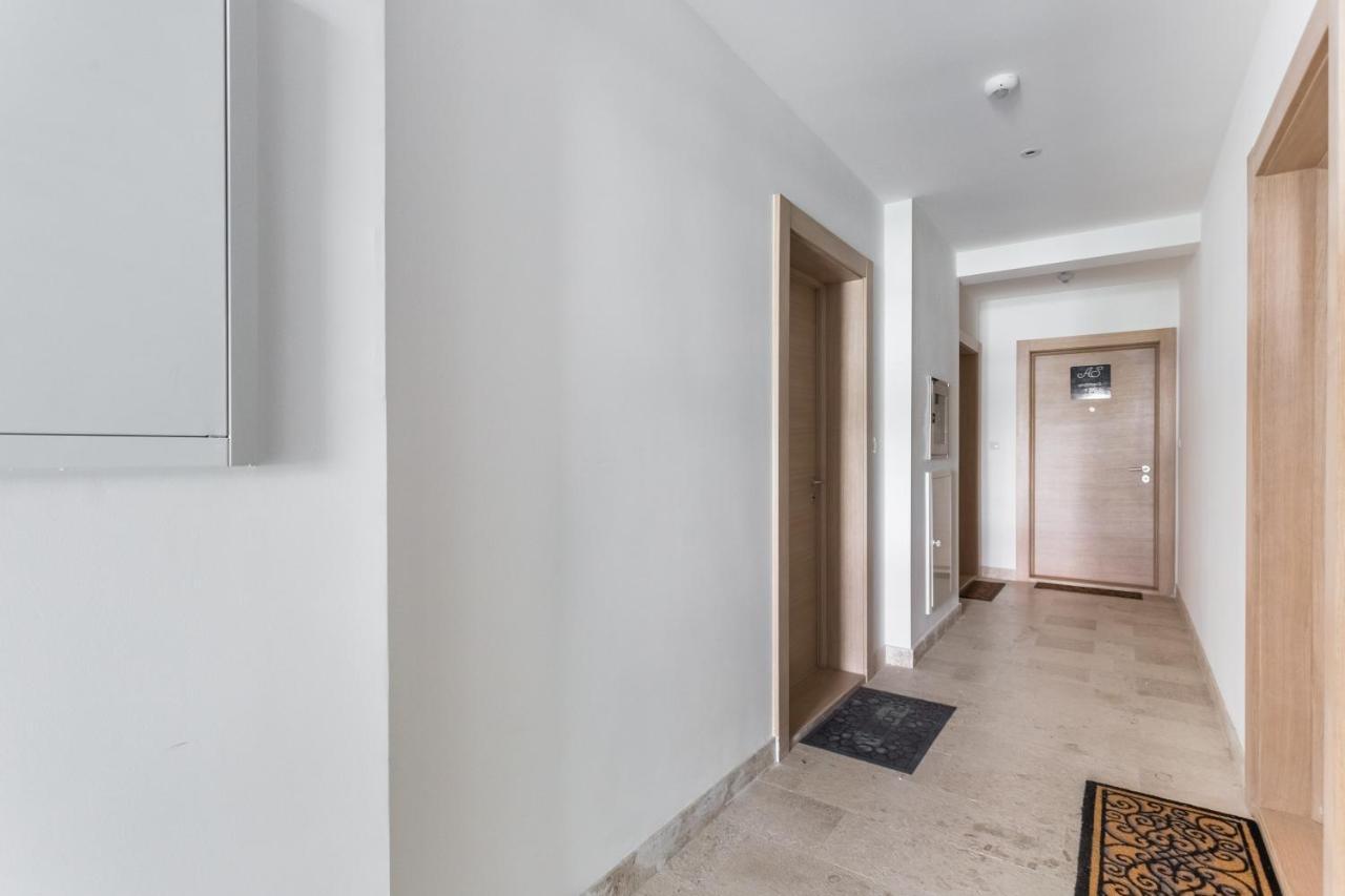 Apartments Lm Residence Rafailovici Exterior photo