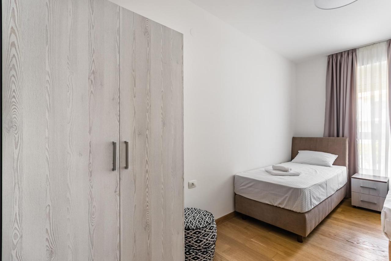 Apartments Lm Residence Rafailovici Exterior photo
