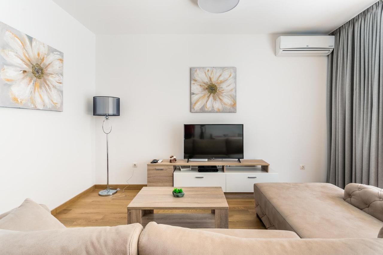 Apartments Lm Residence Rafailovici Exterior photo