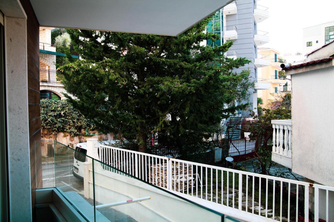 Apartments Lm Residence Rafailovici Exterior photo