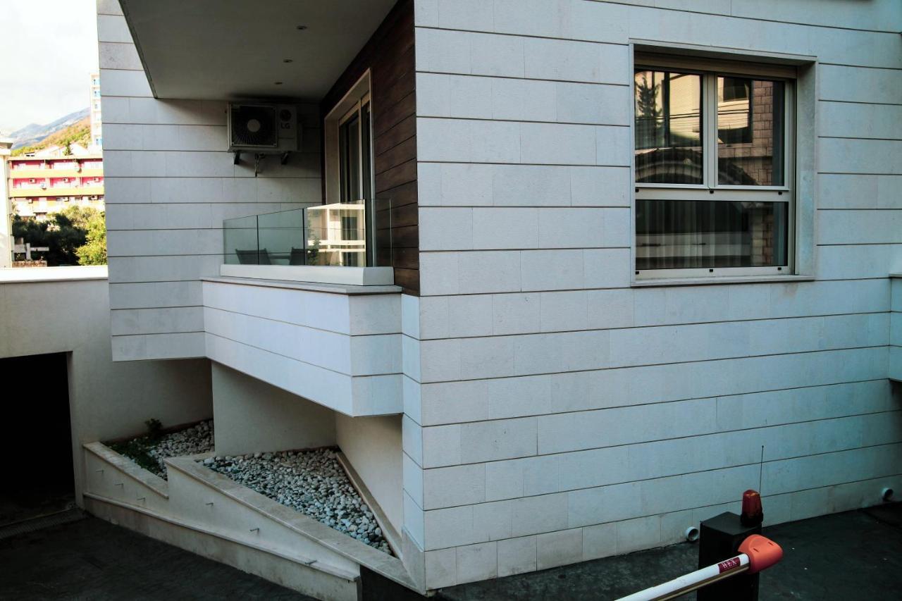 Apartments Lm Residence Rafailovici Exterior photo